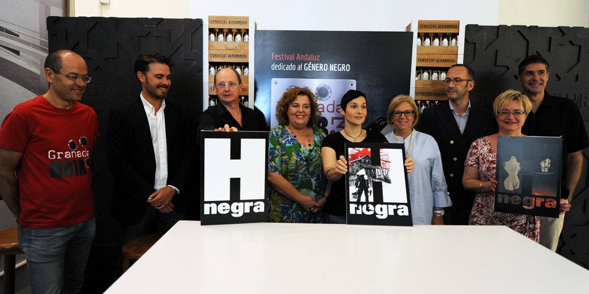 Fernando Marías, el equipo de Granada Noir y representantes de las instituciones y colaboradores del Festival Fernando Marías, el equipo de Granada Noir y representantes de las instituciones y colaboradores del Festival