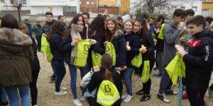 CAJAGRANADA Fundación y Bankia impulsan un programa de reforestación en Baeza Grupo de chicos con mochilas de Bankia