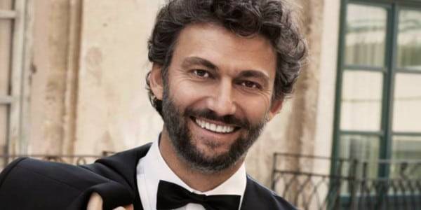 Jonas Kaufmann. Proyección de“My Italy” de pantalla gigante en el centro de Granada. Noche en Blanco Jonas Kaufmann