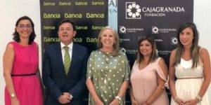Bankia y CajaGranada Fundación colaboran con la Feria de Muestras de Armilla ‘Fermasa’ La directora de zona de Granada Metropolitana, Sara Cobo; el director territorial de Bankia en Andalucía, Joaquín Holgado; la presidenta de CajaGranada Fundación, María Elena Martín-Vivaldi; la presidenta de la Feria de Muestras y alcaldesa de Armilla, Dolores Cañavate; y la Consejera Delegada de la Feria de Muestras de Armilla, Francisca Fernández