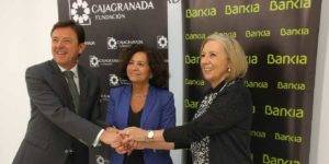 CajaGranada Fundación, Bankia y la UGR impulsan el emprendimiento a través de actividades de generación de ideas de negocio en la comunidad universitaria María Elena Martín-Vivaldi, Pilar Aranda y Joaquín Holgado