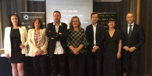 CajaGranada Fundación y Bankia proclaman las tres obras ganadoras de la 35 edición de los ‘Premios Literarios Jaén 2019’ Foto de familia del fallo de los Premios Literarios de Jaén 2019