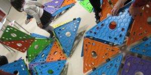 El Museo Memoria de Andalucía convierte a las familias en arquitectos por un día Familias y niños participando en un actividad infantil sobre arquitectura