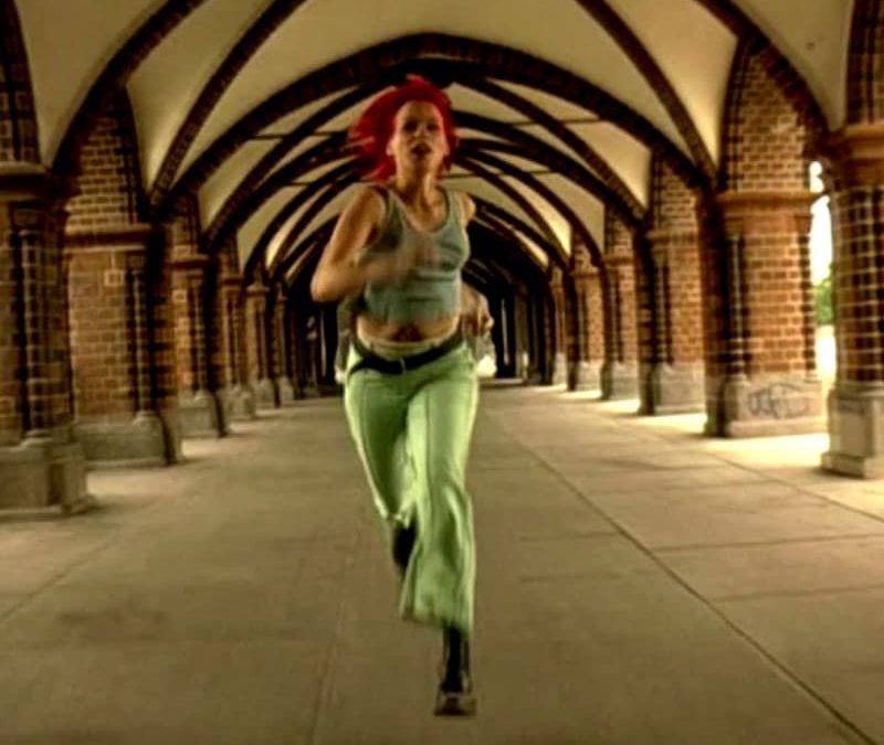 Fotograma de la película Corre, Lola, corre