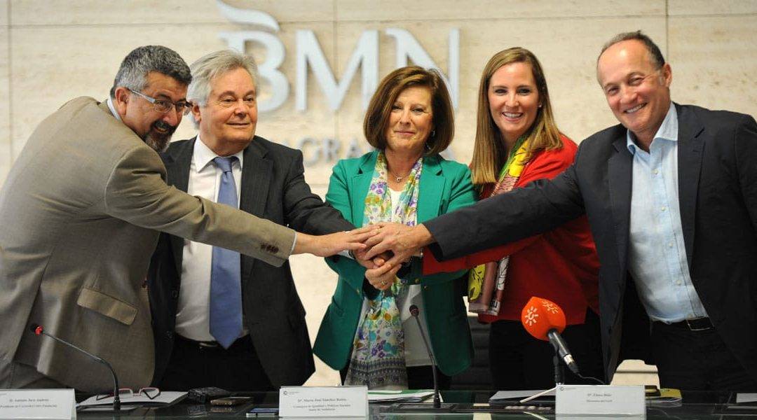 Luis Mendoza, director de negocio de BMN; Antonio Jara, presidente de CAJAGRANADA Fundación; María José Sánchez Rubio, consejera de Igualdad y Políticas Sociales de la Junta de Andalucía; Elena Ruiz, directora del Instituto Andaluz de la Mujer y Alberto Arnaldo, gerente de AGISE