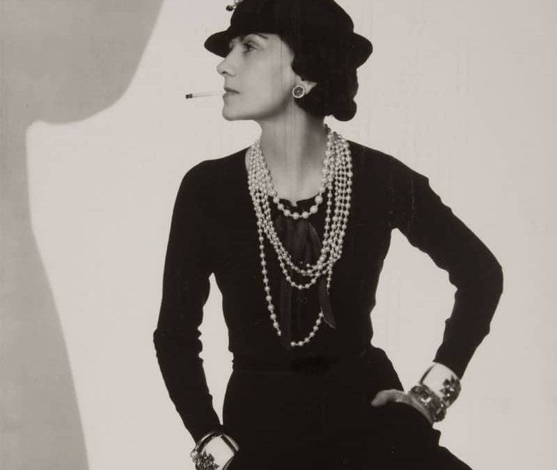 Fotografía de Coco Chanel realizada por Man Ray