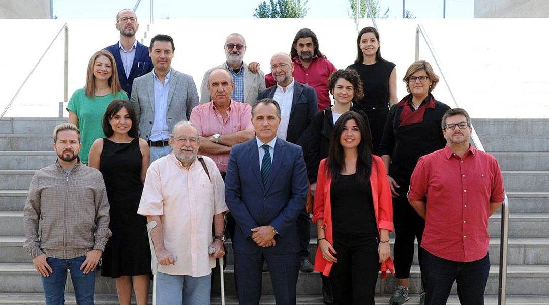 Los jurados de los tres premios, en el Museo CAJAGRANADA, junto al director de CAJAGRANADA Fundación, Diego Oliva
