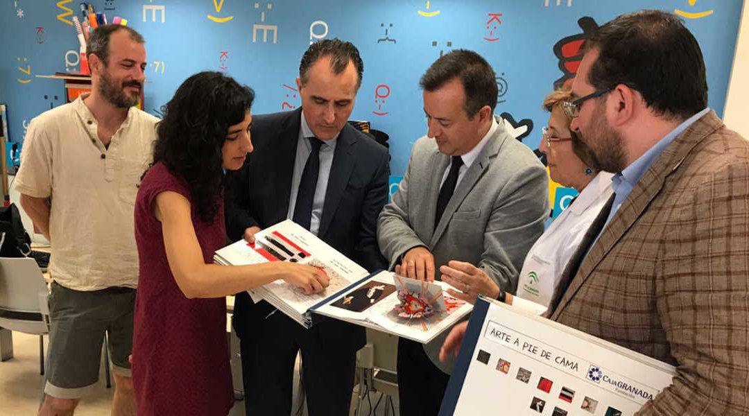 Autoridades presentando el proyecto Arte a pie de cama