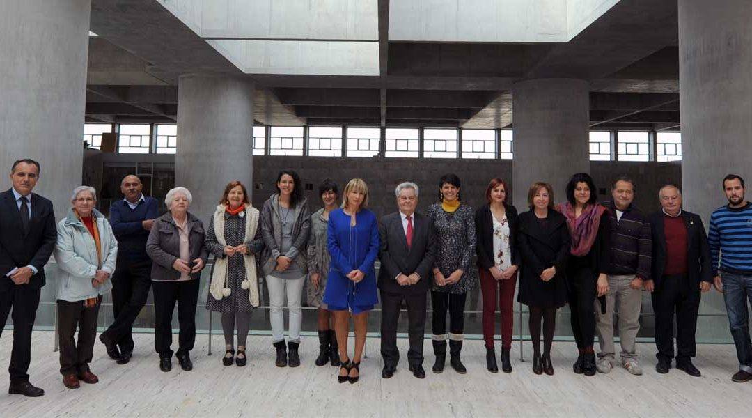 Autoridades y representantes de ONG