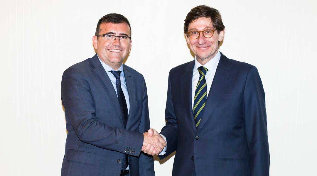El presidente de CajaGranada Fundación, José Antonio Montilla, y el presidente de Bankia, José Ignacio Goirigolzarri