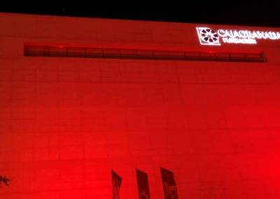 El Centro Cultural Memoria de Andalucía, de rojo para visibilizar el síndrome 22q11