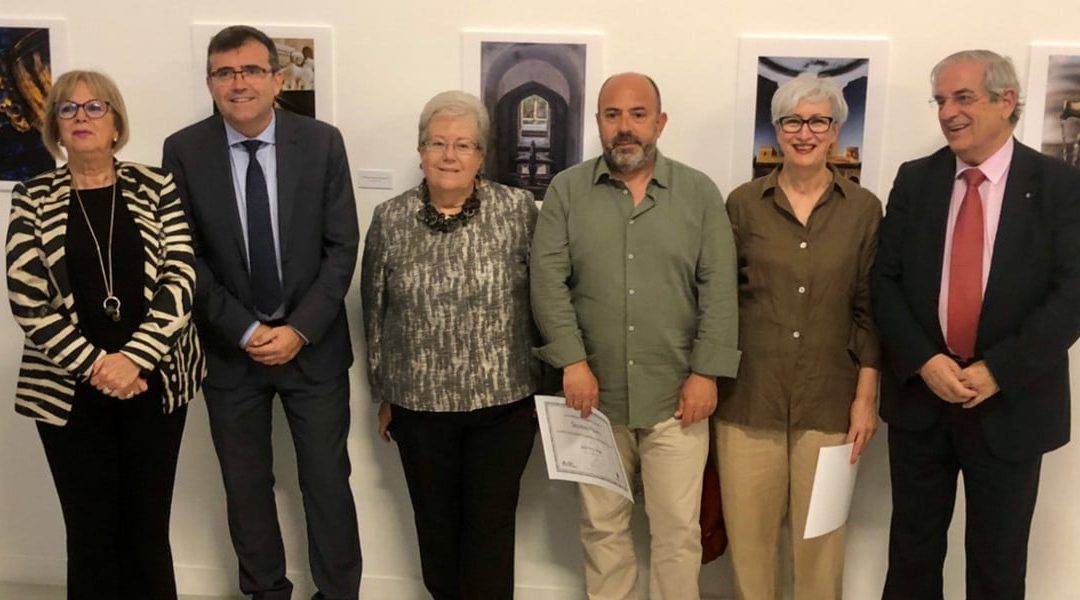 Foto de los premiados y autoridades de la exposición "El agua, alma de Granada"