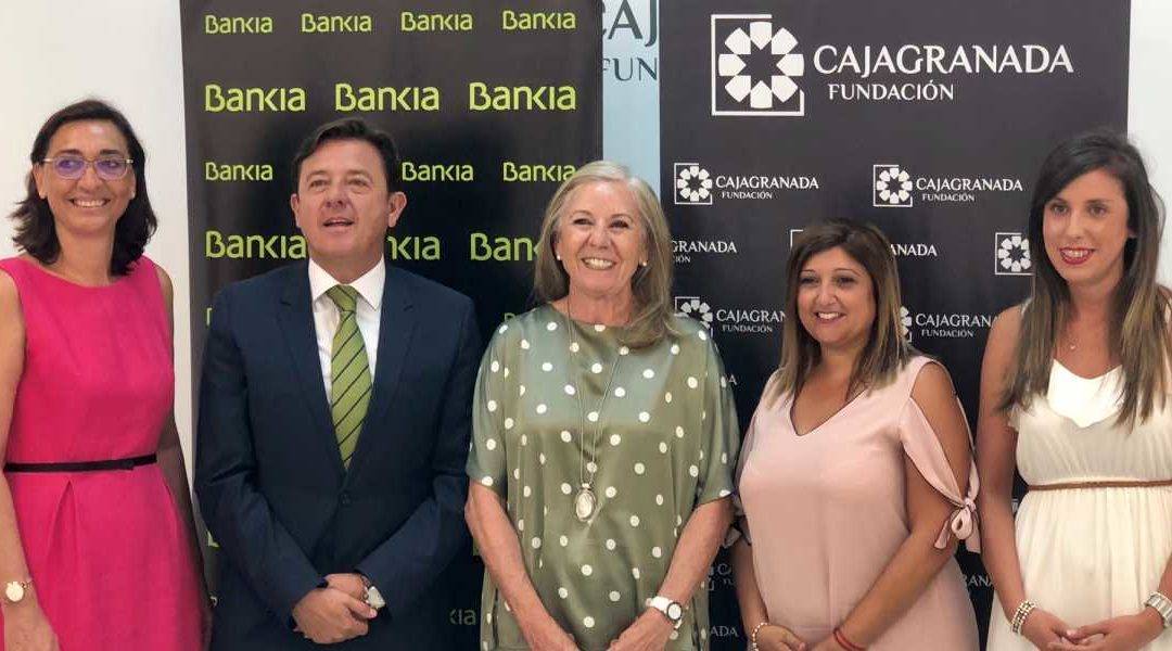 La directora de zona de Granada Metropolitana, Sara Cobo; el director territorial de Bankia en Andalucía, Joaquín Holgado; la presidenta de CajaGranada Fundación, María Elena Martín-Vivaldi; la presidenta de la Feria de Muestras y alcaldesa de Armilla, Dolores Cañavate; y la Consejera Delegada de la Feria de Muestras de Armilla, Francisca Fernández