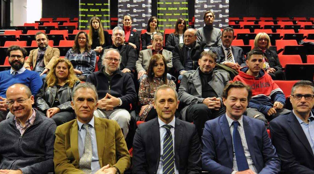 Colaboradores, patrocinadores y participantes del Festival GRAVITE en el Teatro CajaGranada