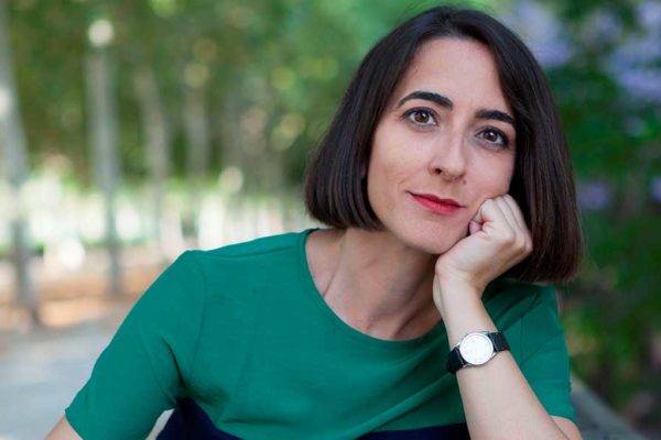 La periodista María Iglesias gana el VII Premio de Narrativa Francisco Ayala con ‘Plata’, un relato sobre el bullying