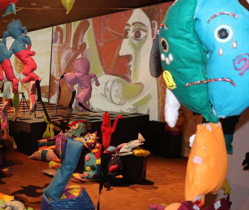 Vista de la exposición ‘Las mil formas de tejer la diversidad en clave de abstr-acción. Arte Contemporáneo y Educación Infantil’