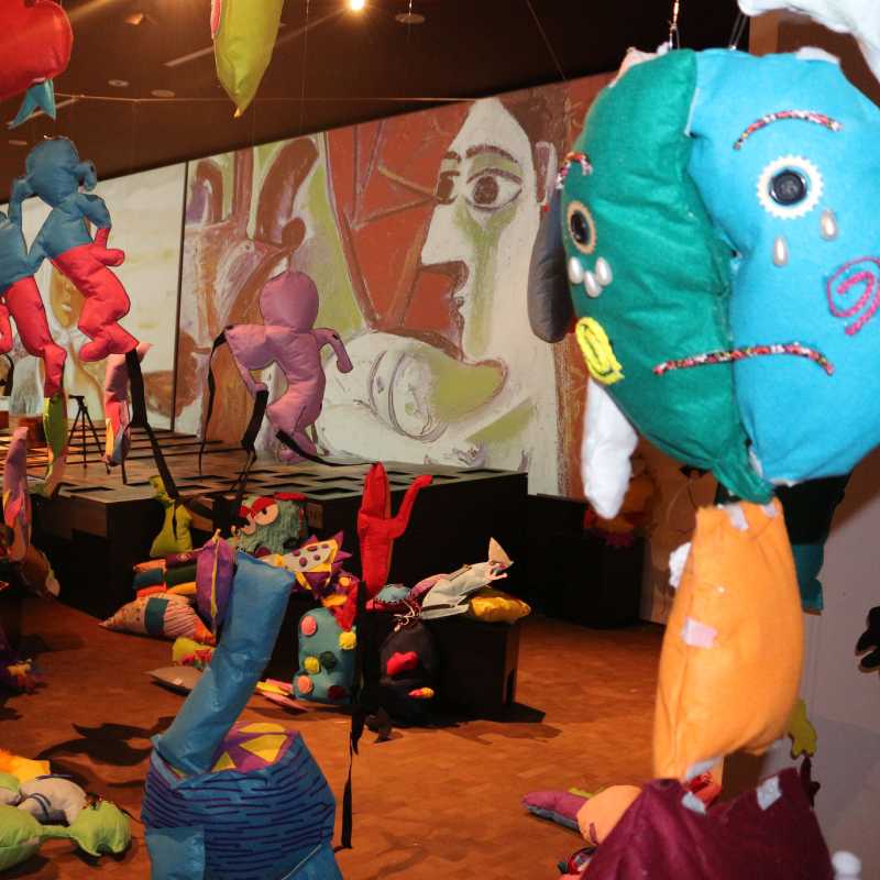 Vista de la exposición ‘Las mil formas de tejer la diversidad en clave de abstr-acción. Arte Contemporáneo y Educación Infantil’
