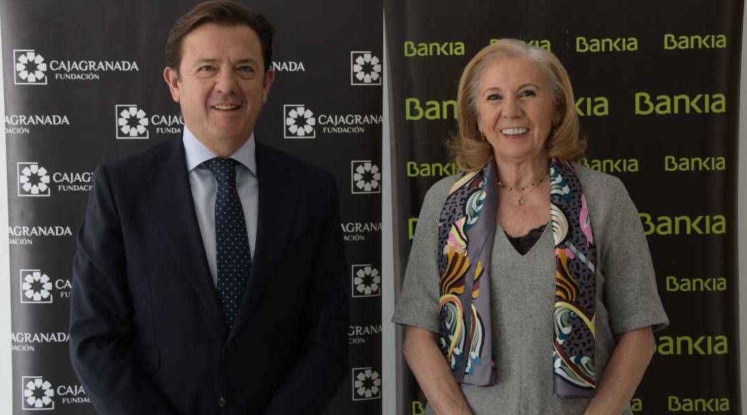 El director corporativo de la Territorial de Bankia en Andalucía, Joaquín Holgado, y la presidenta de CajaGranada Fundación, María Elena Martín-Vivaldi