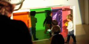 El Museo Memoria de Andalucía propone teatro sensorial, talleres de construcción, cuentacuentos y actividades para bebés Niños participando en una actividad del Museo CajaGranada