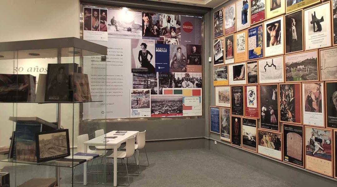 Instalación que permite hacer memoria de los 30 años de programación de CajaGranada en el Centro Cultural de Puerta Real
