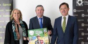 Bankia, CajaGranada Fundación y la Fundación Miguel García Sánchez convocan un premio para agricultores de Granada, Málaga y Almería La presidenta de CajaGranada Fundación, María Elena Martín-Vivaldi; el presidente de la Fundación Miguel García Sánchez, Miguel García Puertas, y el director corporativo de la Territorial de Bankia en Andalucía, Joaquín Holgado.