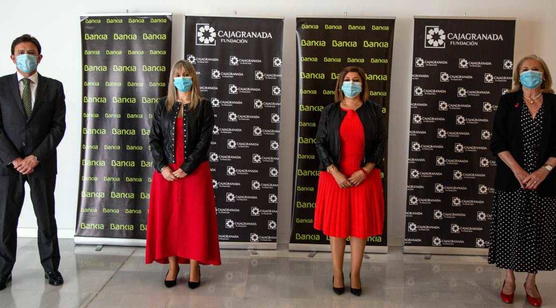 De izda. a dcha.: El director corporativo de la Territorial de Bankia en Andalucía, Joaquín Holgado; la segunda teniente de alcalde y delegada del área de Economía y Hacienda de Armilla, Manuela Bertos; la alcaldesa de Armilla y la presidenta de Fermasa, Dolores Cañavate; y la presidenta de CajaGranada Fundación, María Elena Martín-Vivaldi.