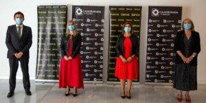 Bankia y CajaGranada Fundación colaboran con la actividad de Fermasa en la organización de ferias empresariales De izda. a dcha.: El director corporativo de la Territorial de Bankia en Andalucía, Joaquín Holgado; la segunda teniente de alcalde y delegada del área de Economía y Hacienda de Armilla, Manuela Bertos; la alcaldesa de Armilla y la presidenta de Fermasa, Dolores Cañavate; y la presidenta de CajaGranada Fundación, María Elena Martín-Vivaldi.