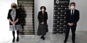 Bankia, CajaGranada Fundación y la Universidad de Granada apoyan el emprendimiento a través del ‘IV Concurso de Ideas’ Foto (de izda. a dcha.): la presidenta de CajaGranada Fundación, María Elena Martín-Vivaldi; la rectora de la Universidad de Granada, Pilar Aranda; y el director corporativo de la Territorial de Bankia en Andalucía, Joaquín Holgado.