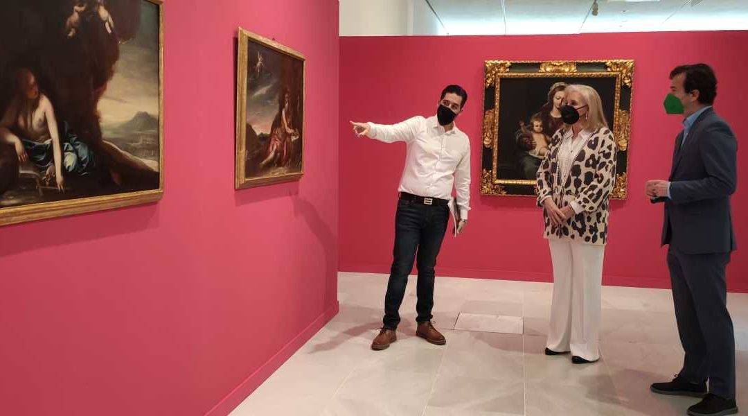 De izquierda a derecha: el comisario de la exposición ‘Inéditos del Barroco granadino’, J. Javier Gómez Jiménez; la presidenta de CajaGranada Fundación, María Elena Martín-Vivaldi; y el director-gerente de CajaGranada Fundación, Fernando Bueno.