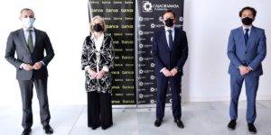 Bankia apoya con 810.000 euros a CajaGranada Fundación para impulsar proyectos sociales, culturales, y medioambientales en Andalucía De izquierda a derecha: el coordinador de Comunicación y Relaciones Externas de Bankia en Andalucía, José Antonio González; la presidenta de CajaGranada Fundación, María Elena Martín-Vivaldi; el director corporativo de la Territorial de Bankia en Andalucía, Joaquín Holgado; y el director-gerente de CajaGranada Fundación, Fernando Bueno.