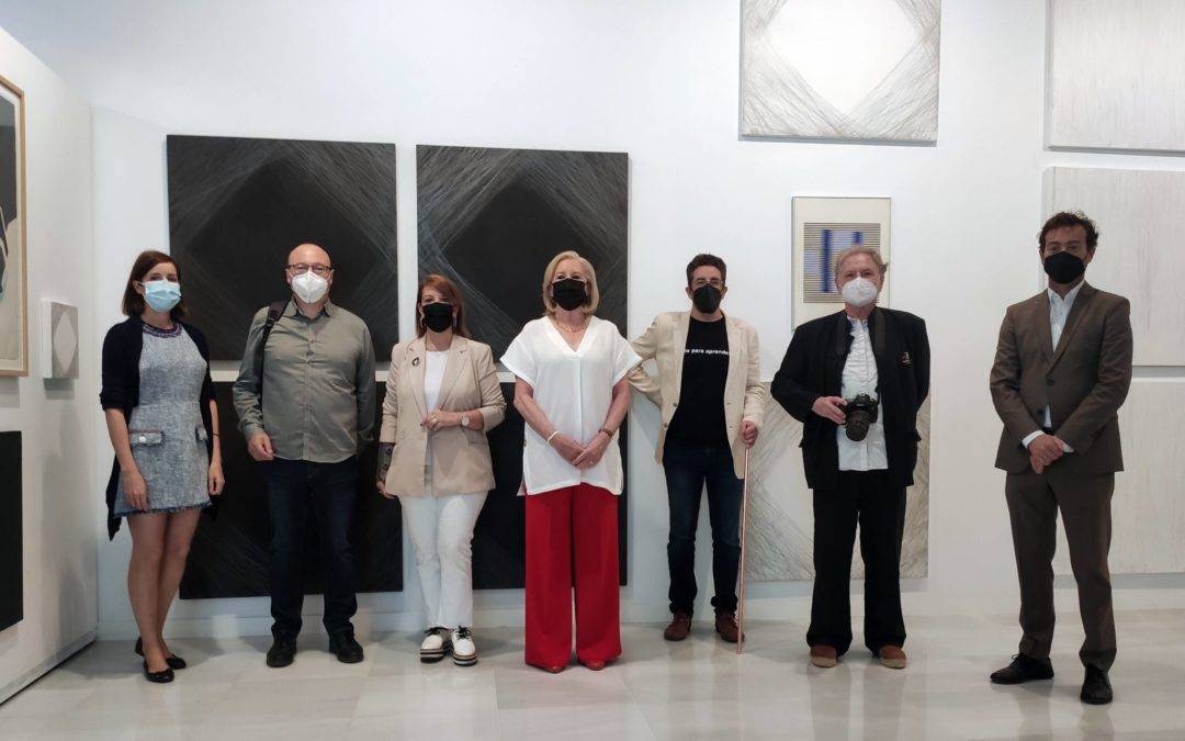 Foto de familia de la presentación de la exposición ‘Arte para aprender’ 2021