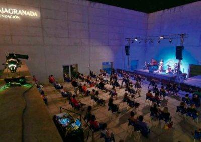 Vuelven las noches de cine y de jazz en directo a la Plaza de las Culturas del Centro Cultural CajaGranada