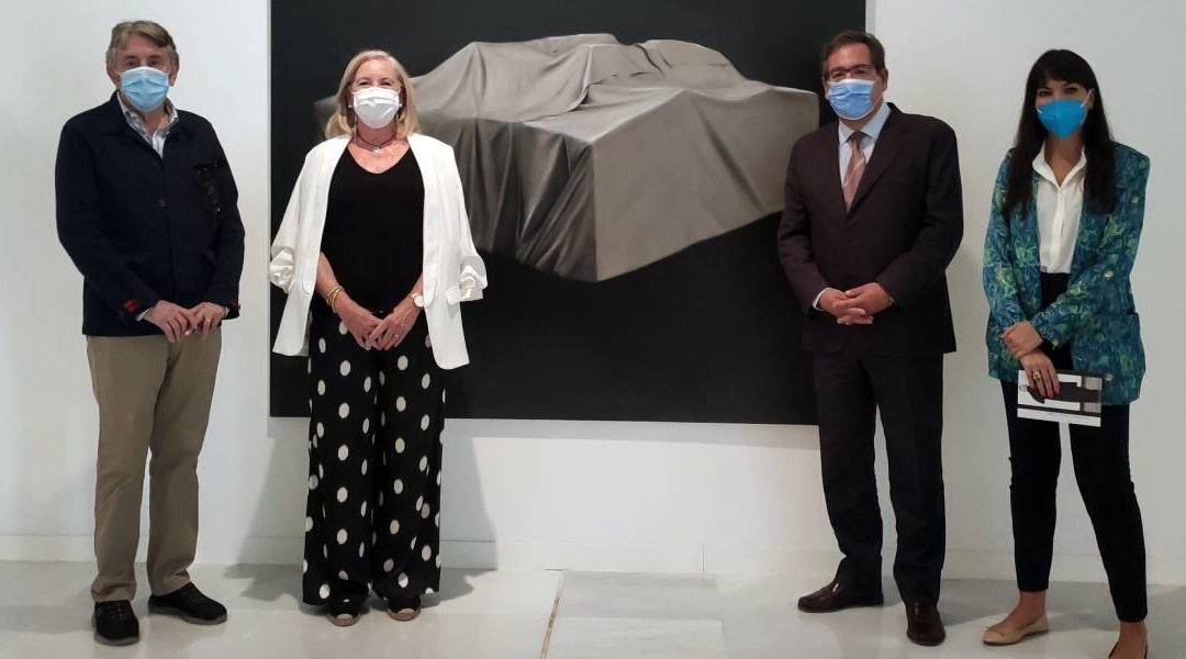 De izquierda a derecha: el propietario de la Colección Los Bragales, Jaime Sordo; la presidenta de CajaGranada Fundación, María Elena Martín-Vivaldi; el presidente de la Fundación Cajasol, Antonio Pulido; y la comisaria de la muestra, María Toral.
