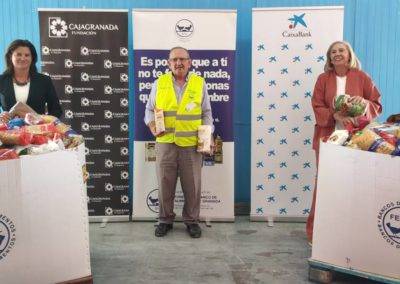 CajaGranada Fundación y CaixaBank entregan 7.500 Kg de alimentos para los más necesitados