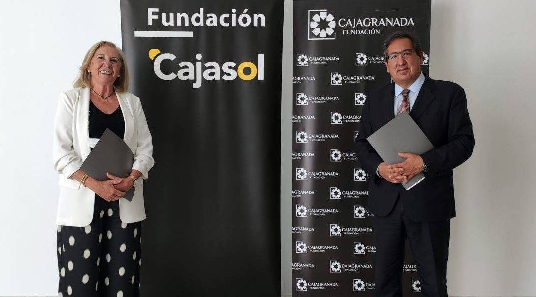 La presidenta de CajaGranada Fundación, María Elena Martín-Vivaldi y el presidente de Fundación Cajasol, Antonio Pulido