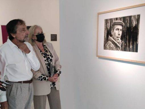 El Centro Cultural CajaGranada acoge la exposición ‘La Vega en fuga’ de Antonio Arabesco