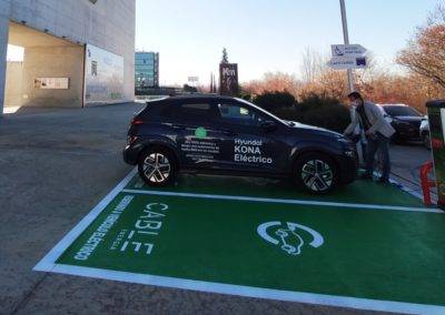 Parking para cargar el coche eléctrico en el Centro Cultural CajaGranada