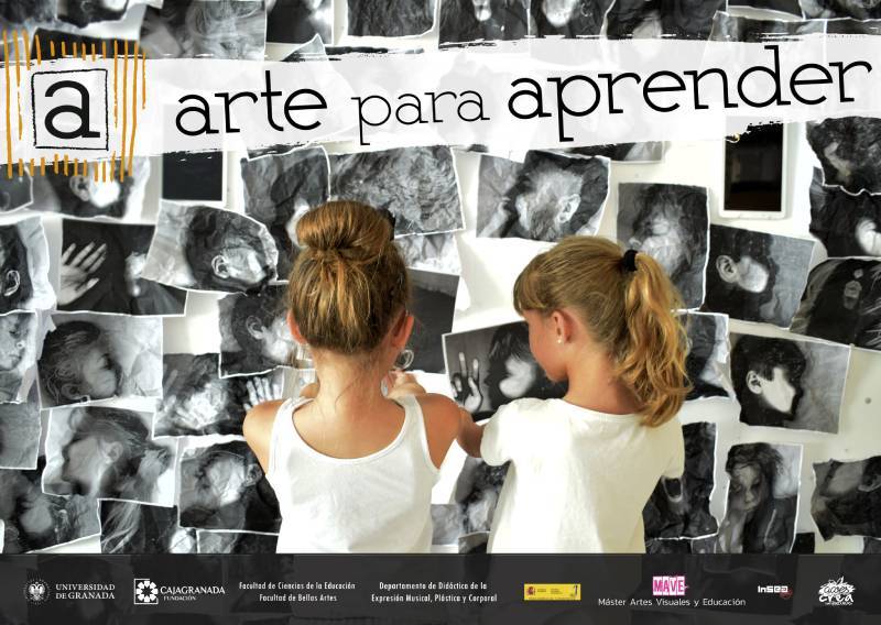 Dos niñas realizando un taller