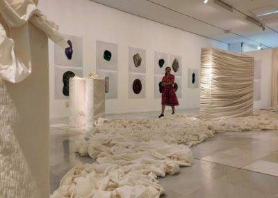 La exposición de la artista británica Kate Daudy ‘Mi blancor almidonado’ abre sus puertas en el Centro Cultural CajaGranada