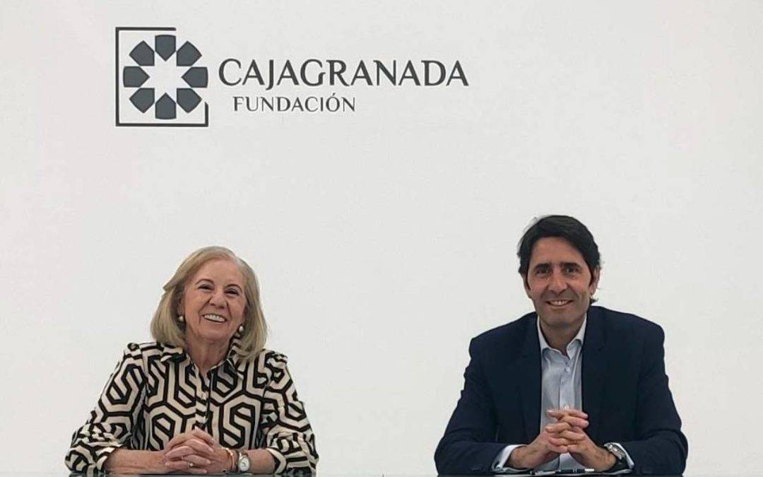 De izquierda a derecha: la presidenta de CajaGranada Fundación, María Elena Martín-Vivaldi y el consejero delegado de Cuerva, Ignacio Cuerva