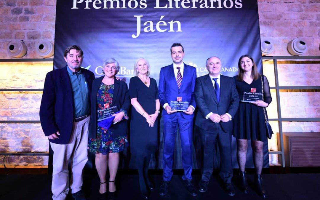 Foto de familia del acto de entrega de los Premios Literarios Jaén 2022