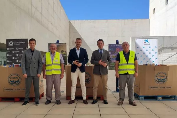 CajaGranada Fundación y CaixaBank entregan 5.500 Kg de alimentos para los más necesitados