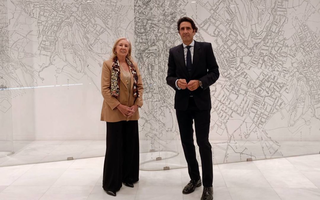 De izquierda a derecha: la presidenta de CajaGranada Fundación, María Elena Martín-Vivaldi, y el CEO de Cuerva, Ignacio Cuerva.